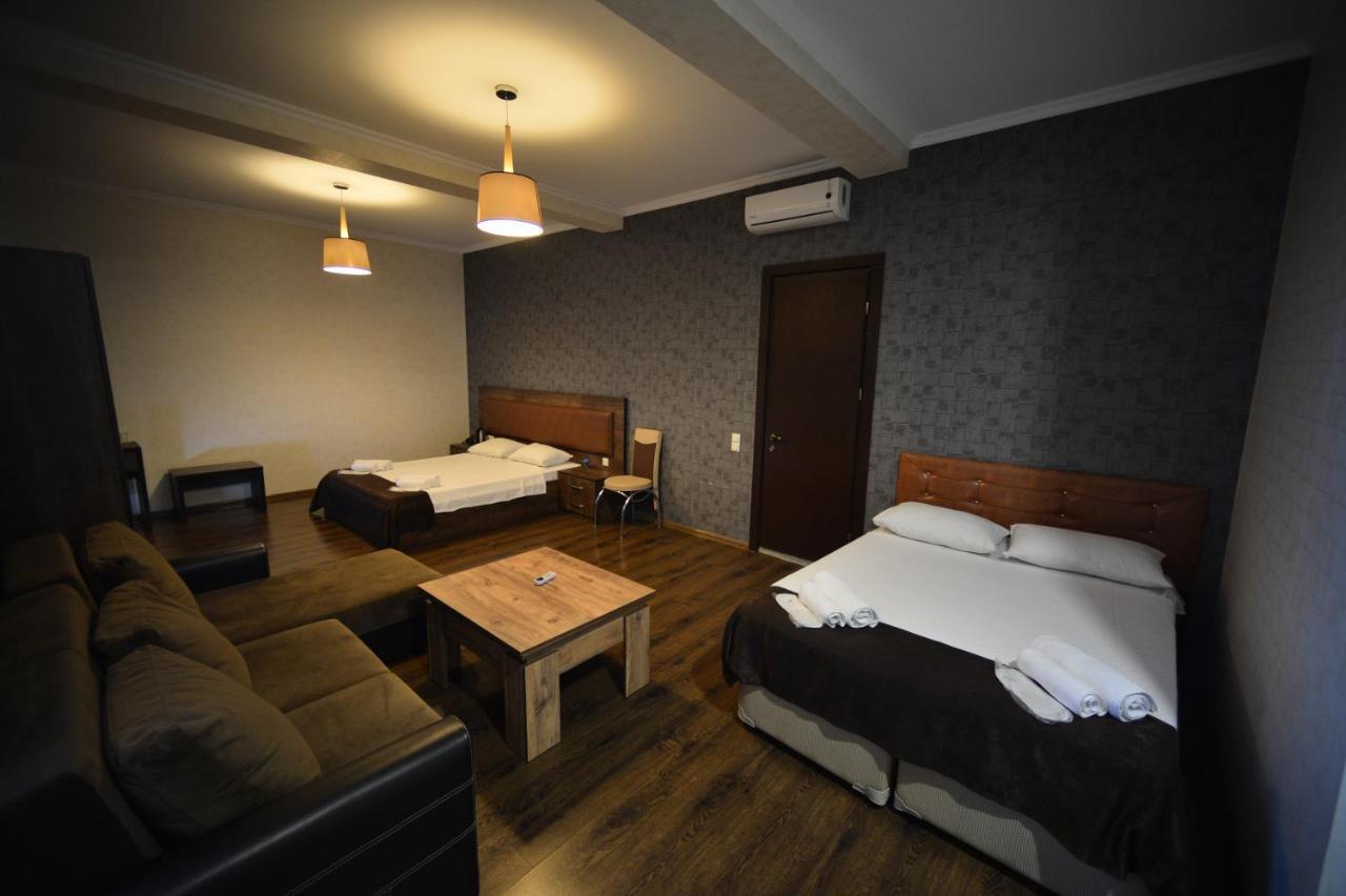 Green Hotel บาทูมิ ภายนอก รูปภาพ
