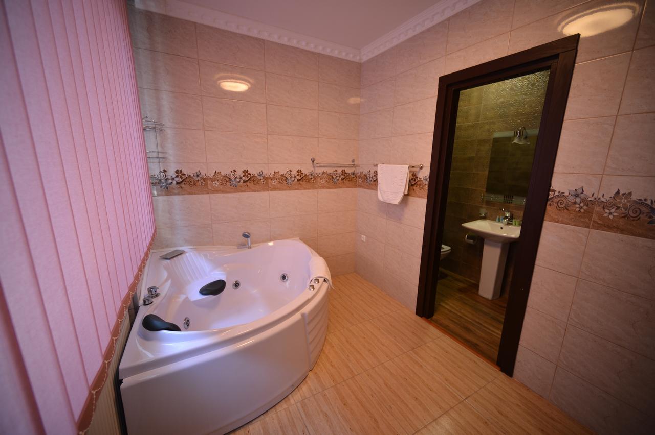 Green Hotel บาทูมิ ภายนอก รูปภาพ