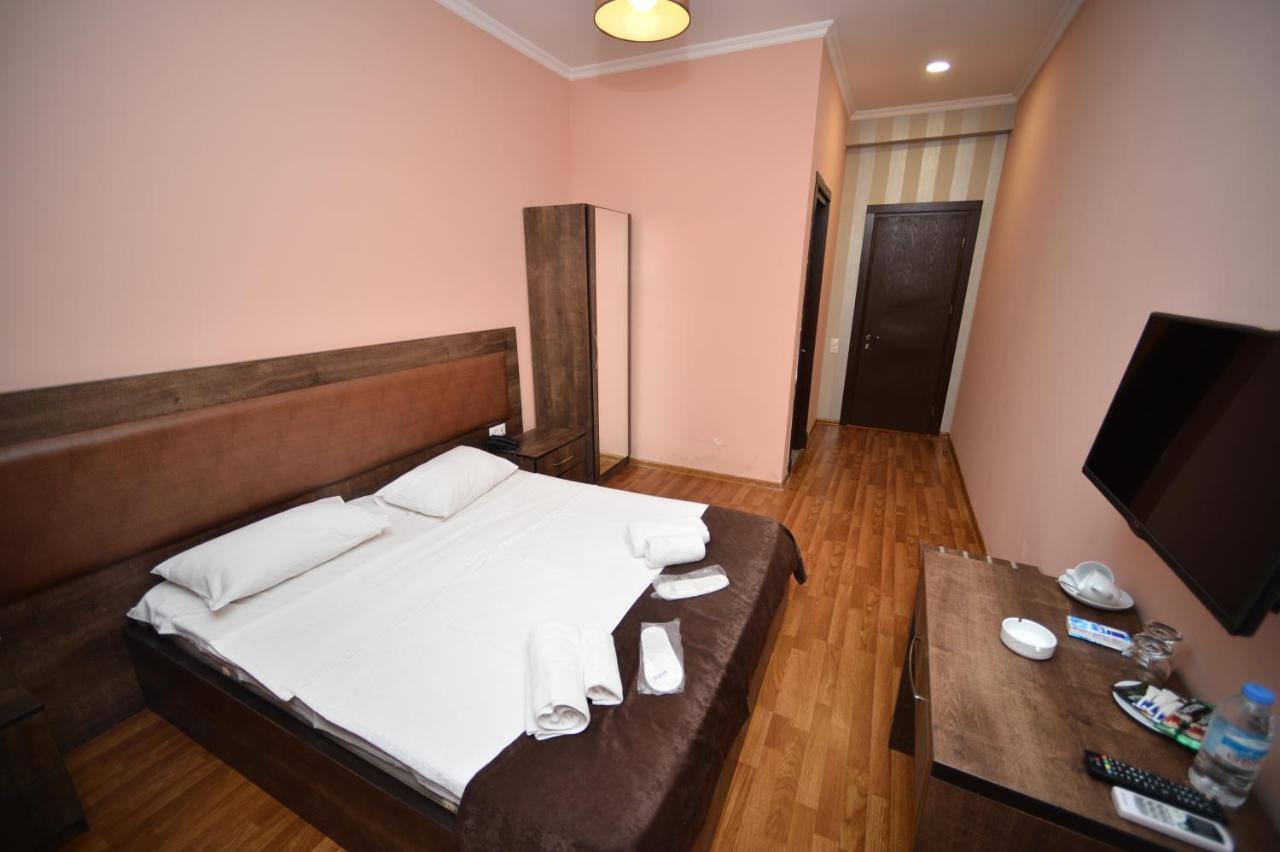 Green Hotel บาทูมิ ภายนอก รูปภาพ
