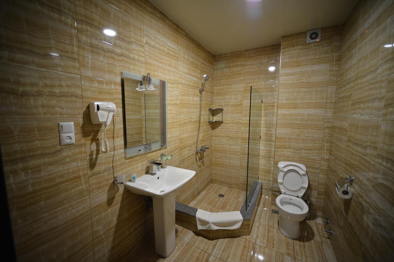 Green Hotel บาทูมิ ภายนอก รูปภาพ