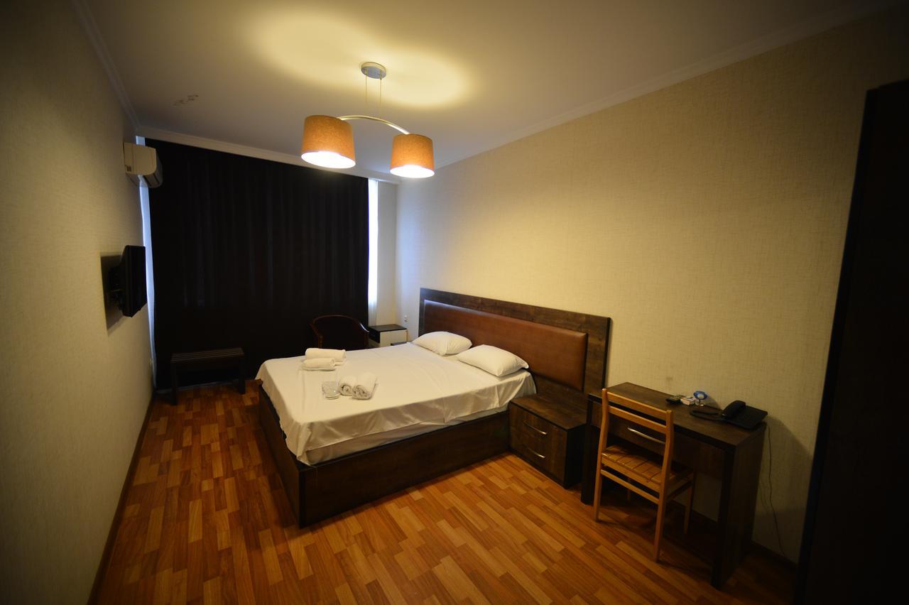 Green Hotel บาทูมิ ภายนอก รูปภาพ