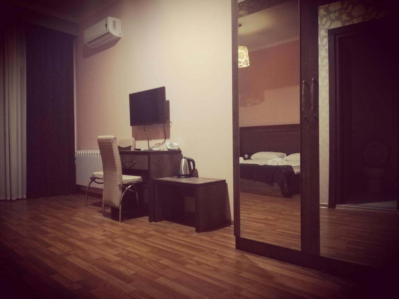 Green Hotel บาทูมิ ภายนอก รูปภาพ