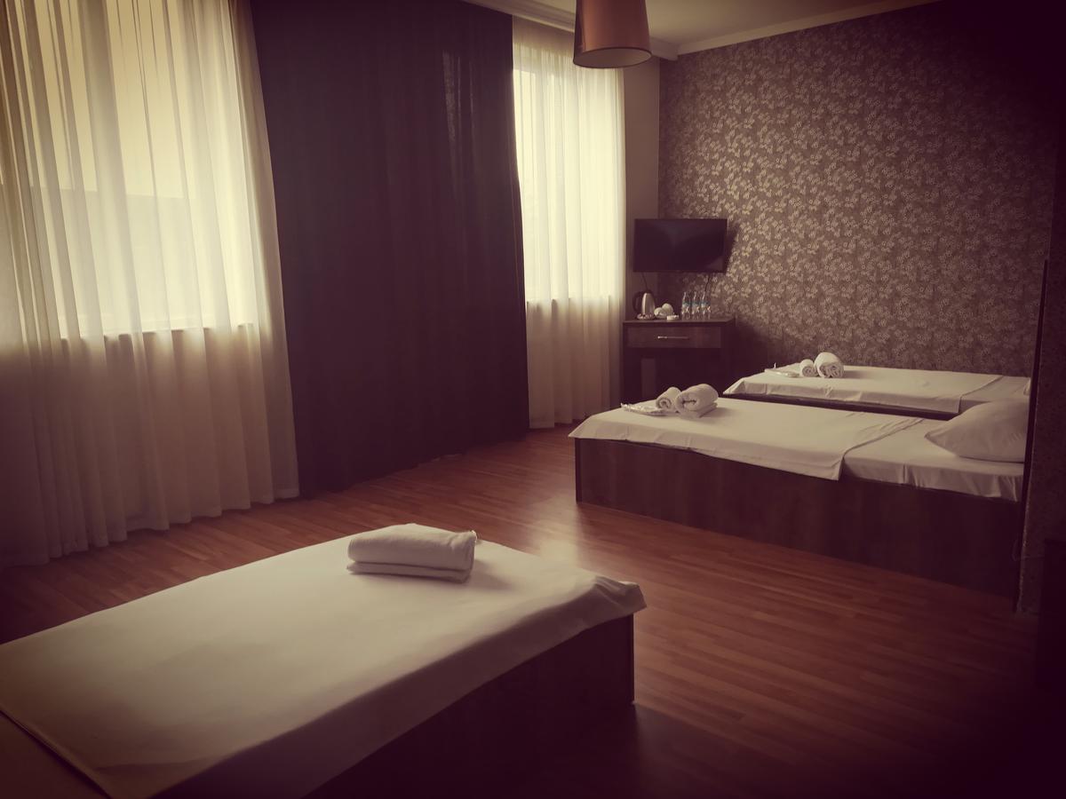 Green Hotel บาทูมิ ภายนอก รูปภาพ