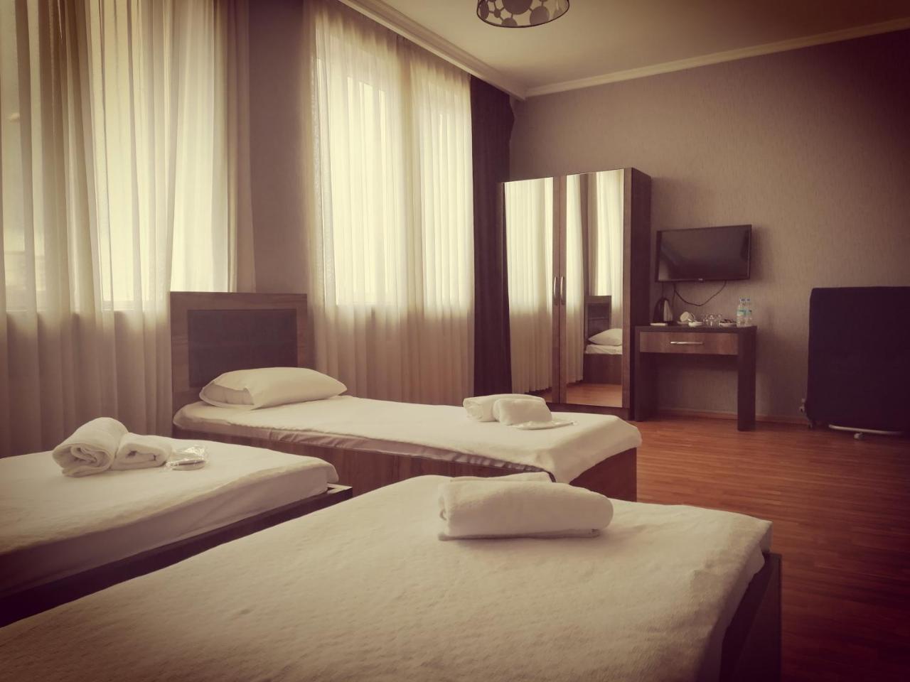Green Hotel บาทูมิ ภายนอก รูปภาพ
