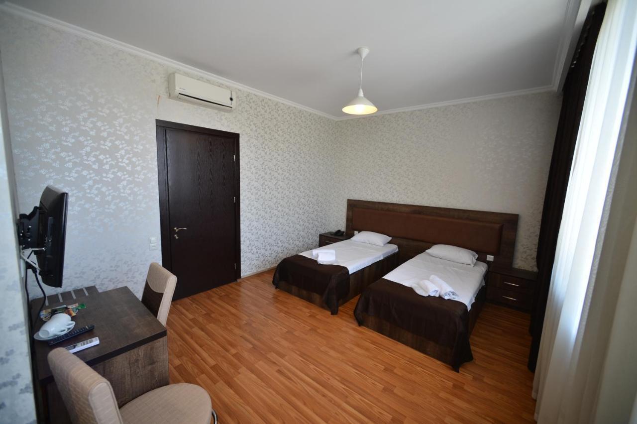 Green Hotel บาทูมิ ภายนอก รูปภาพ