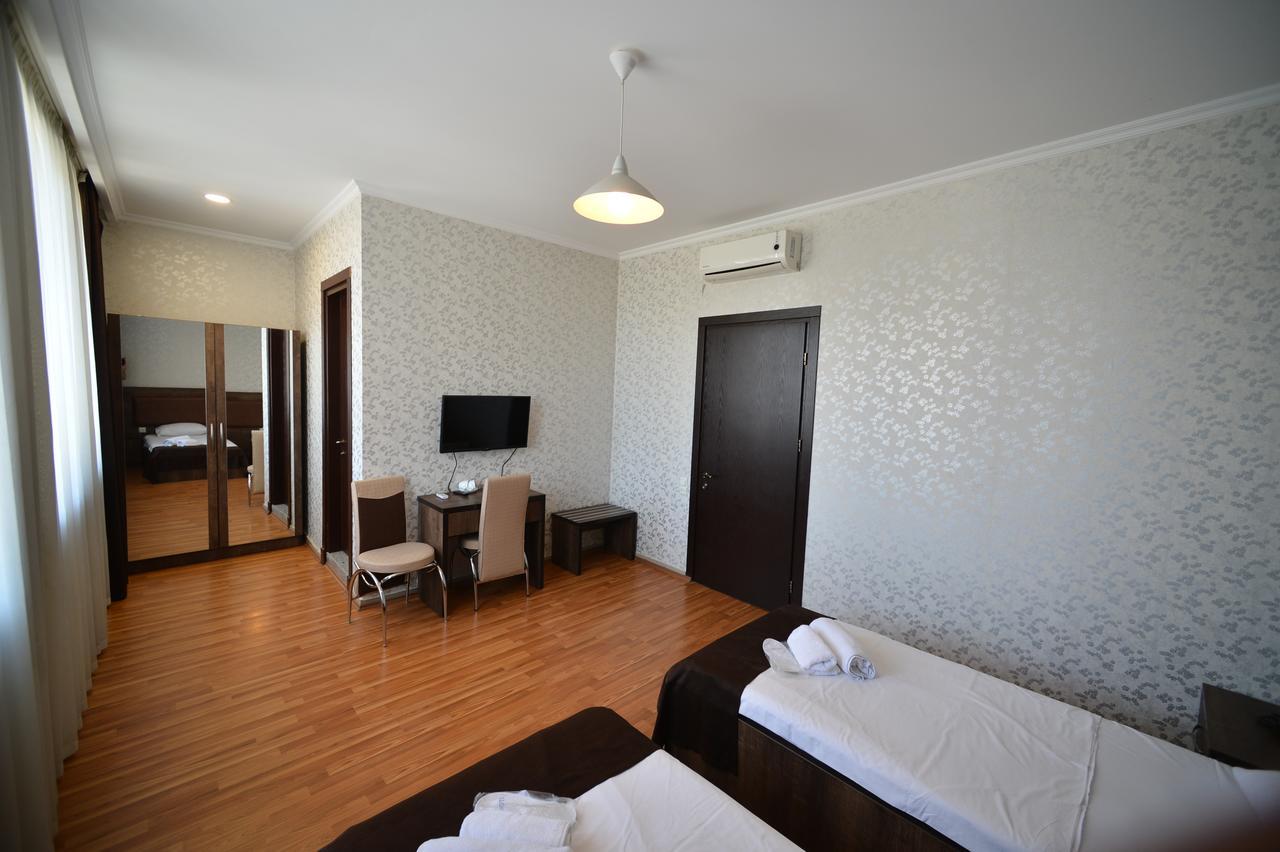 Green Hotel บาทูมิ ภายนอก รูปภาพ
