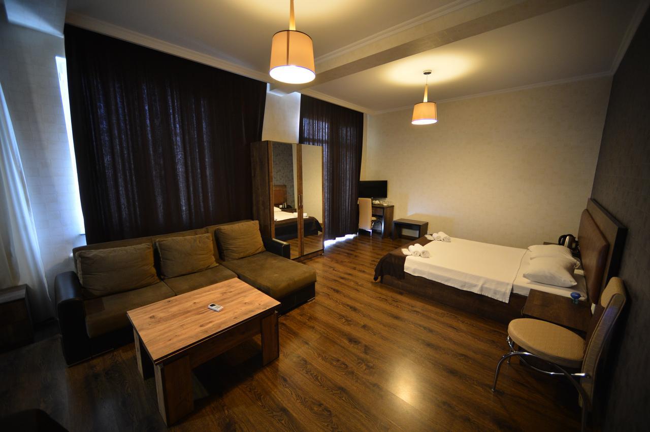 Green Hotel บาทูมิ ภายนอก รูปภาพ