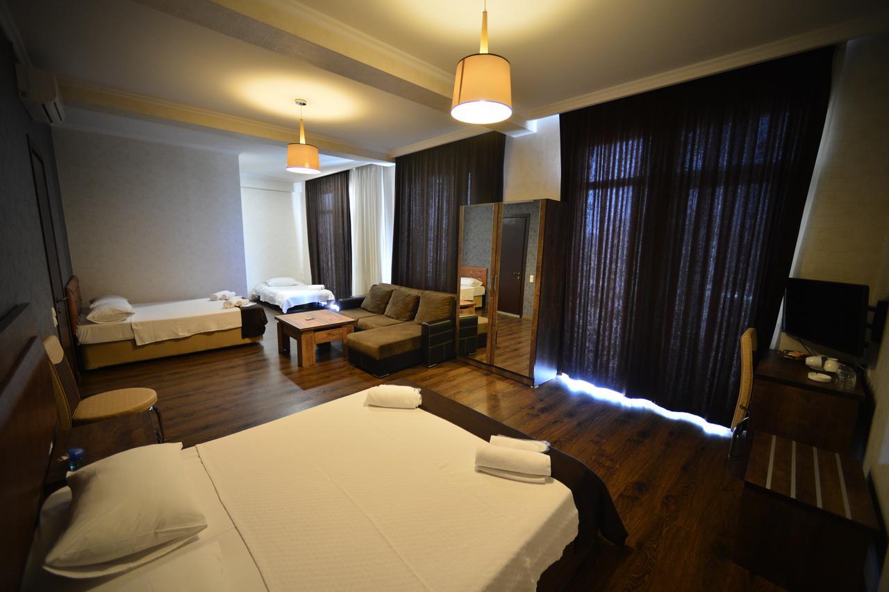 Green Hotel บาทูมิ ภายนอก รูปภาพ